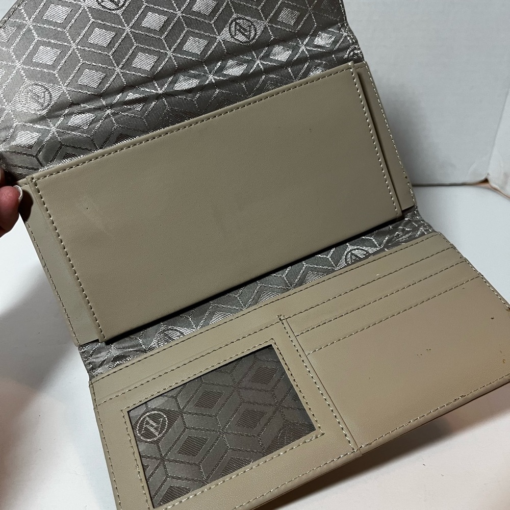 Adrienne Vittadini vegan tan faux suede wallet - Picture 6 of 8